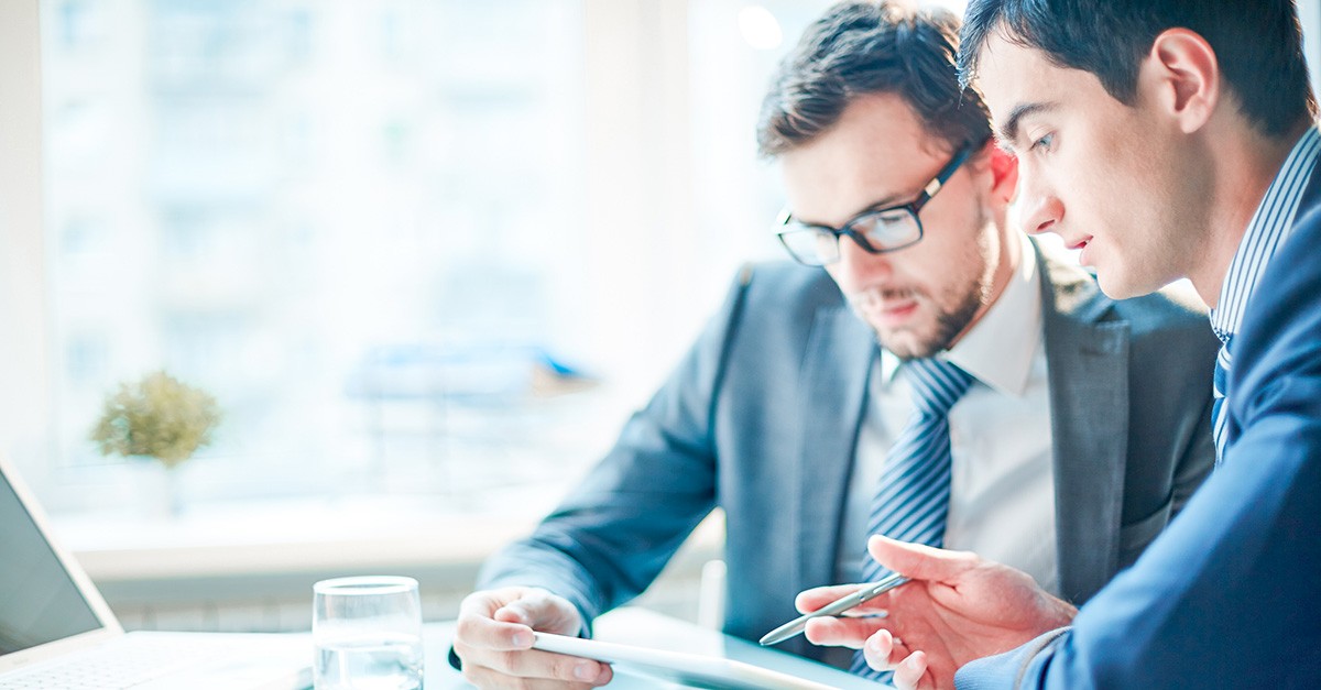 Jak podnikat ve financích na IČO: živnosti, ČNB, daně a co si pohlídat